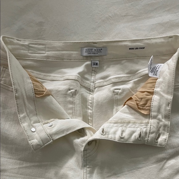 Judy Blue High Rise White Jeans - Picture 2 of 5